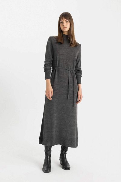 DeFacto Regular Fit Half Turtleneck Basic Plain Slit Long Sleeve Maxi Knitwear Dress A9807Ax24Wn