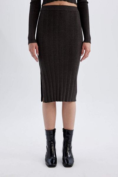 DeFacto Coool Slim Fit Slim Fit Basic Plain Slit Knitwear Midi Skirt A2058Ax24Au