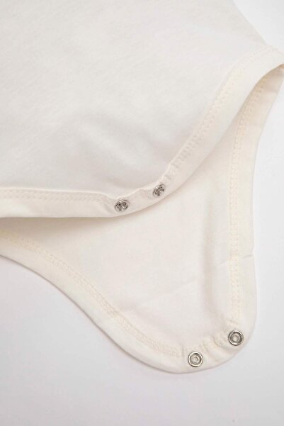 DeFacto Kız Bebek 3'lü Takım Baskılı Müslin Kumaş Kısa Kollu Çıtçıtlı Body Şort Şapka D0789A524HS