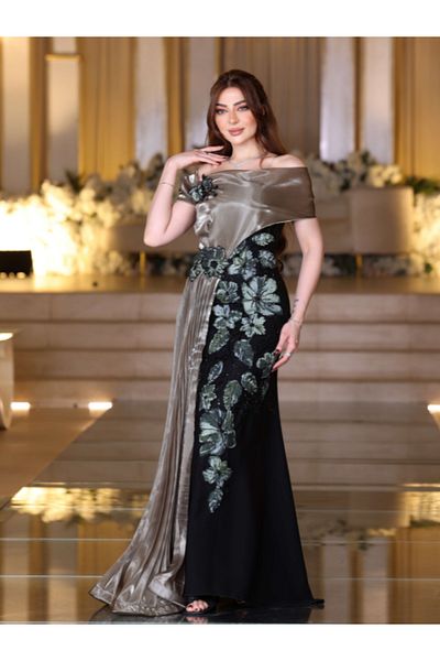 Nice Model Elegant Off-Shoulder Black Evening Dress with Metallic Cape & Floral Embroidery - Formal Gown