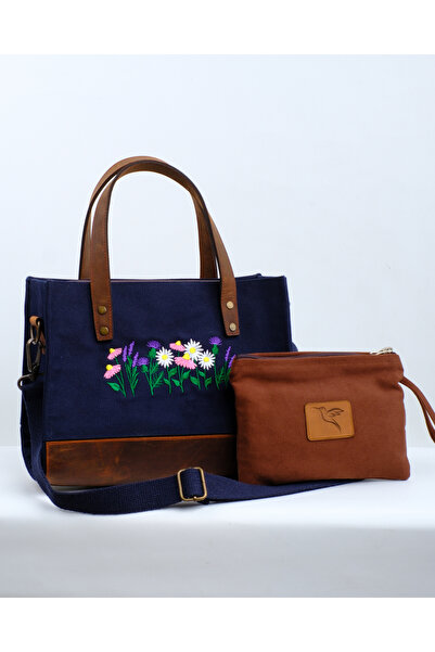 Wings Of Simurg Сумка з лавандою та ромашкою, вишита, натуральна шкіра та канва (синя, невеликого розміру)