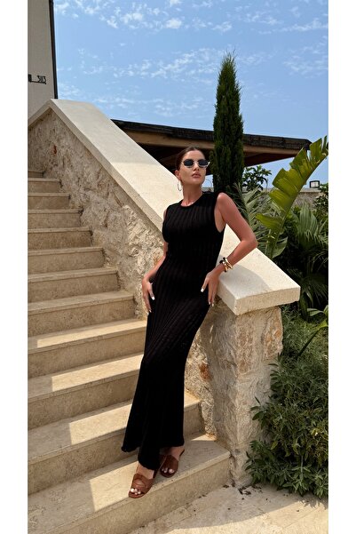 Julidress Μαύρο καλοκαιρινό φόρεμα με ανοιχτόχρωμο μάξι μήκους με λαιμόκοψη