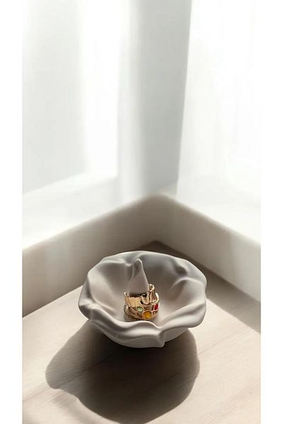 Mandalin Art Studio Rose Flower Decorative Ring Holder