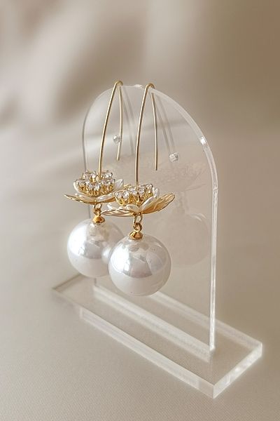 COSİTA Large Vintage Pearl Earrings with Flower Detail Dangle