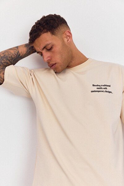 İLKCET MODA Μπλουζάκι Unisex Oversize με μοτίβο κεντήματος πλάτης