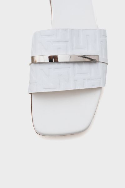 Capone Outfitters Дамски чехли Mame Blunt Toe с метален аксесоар и къс ток