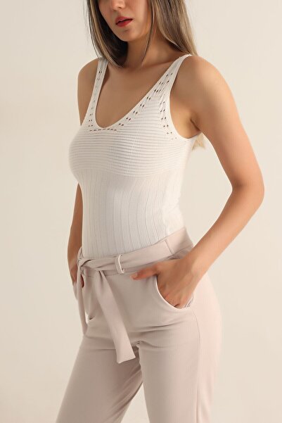 Aslında Look Beyaz Ajurlu Ön Arka V Yaka Kolsuz Triko Bady Bluz Atlet