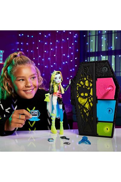 MONSTER HIGH مجموعة ألعاب نيون فريتس فرانكي ستاين ميستري فريندز - S3 HNF79
