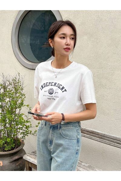 CLAYES Ανεξάρτητο T-Shirt - Λευκό εμπριμέ κοντό μανίκι με λαιμόκοψη