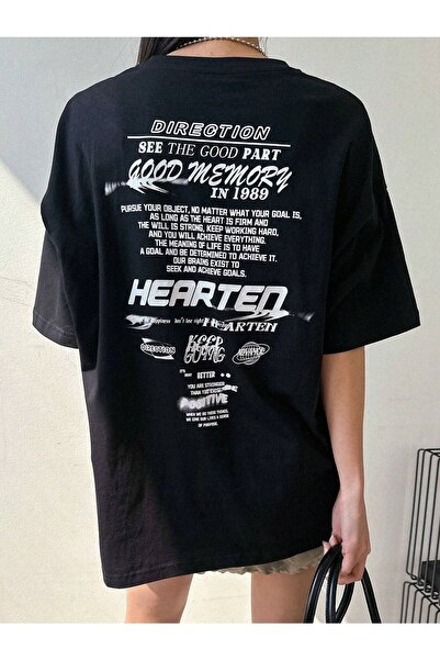 CLAYES Μπλουζάκι Hearten - Μαύρο εμπριμέ κοντομάνικο μπλουζάκι με λαιμόκοψη