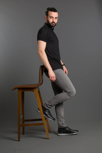 ZEKİ ÖZER Ανδρικό μαύρο μπλουζάκι με λαιμόκοψη τύπου Polo Basic