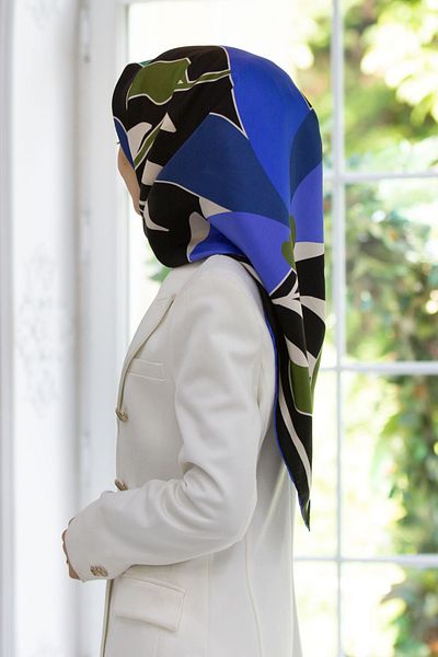 Vissona 100% twill silk leaf patterned s Cobalt mint green colored 90x90 scarf sewing method: hand stitching