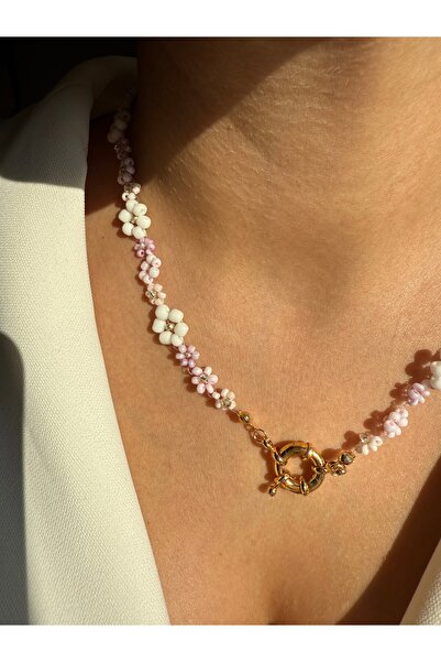 LUSORA ACCESORY Pembe Beyaz Mini Çiçek Boncuklu El Yapımı Gold Detaylı Kolye