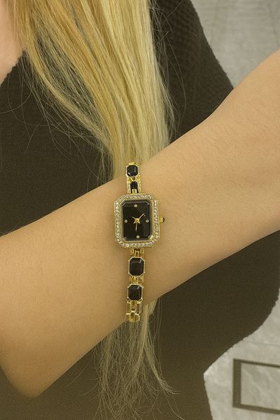 LOOQ Stone Detailed Minimal Case Women's Wristwatch