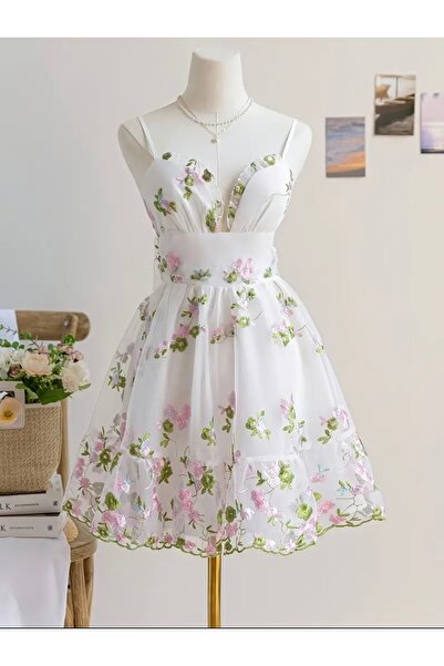 Nihanello Butik Çiçek nakışlı beyaz mezuniyet elbisesi