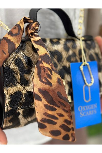 Oxygen Scarfs حقيبة يد وكتف نسائية من طراز Mora مع وشاح