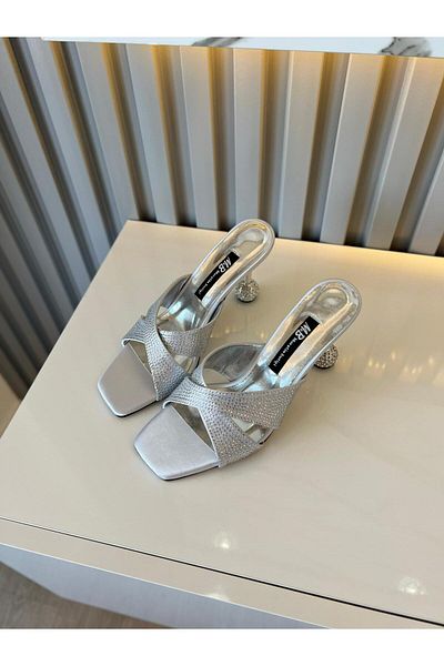 M&B Eye-Catching Stone Details and Original Heel Design Attract Attention These 7cm Heel Sandals