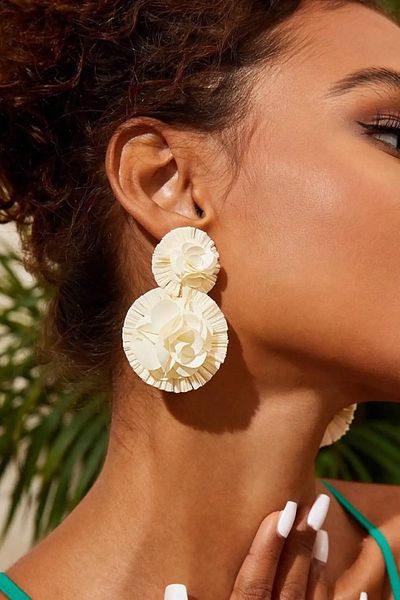 Vitastyle White Color 2-Piece Flower Look Design Earrings