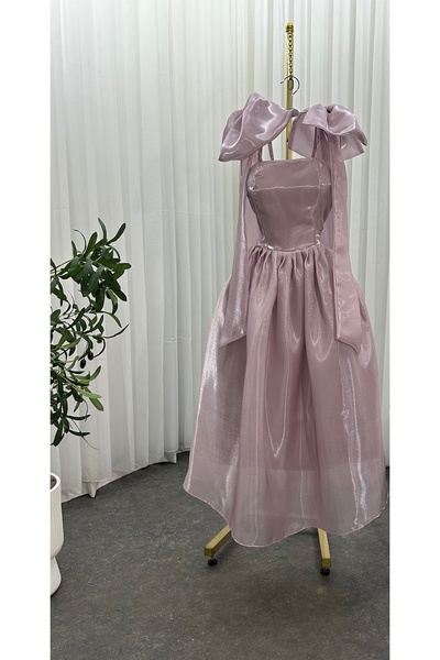 Diva style Soft and elegant evening dress with a shiny Meccano