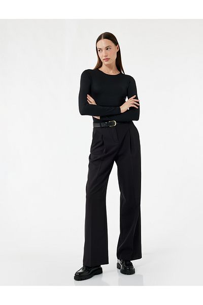 Koton Body slim cu mânecă lungă și decolteu
