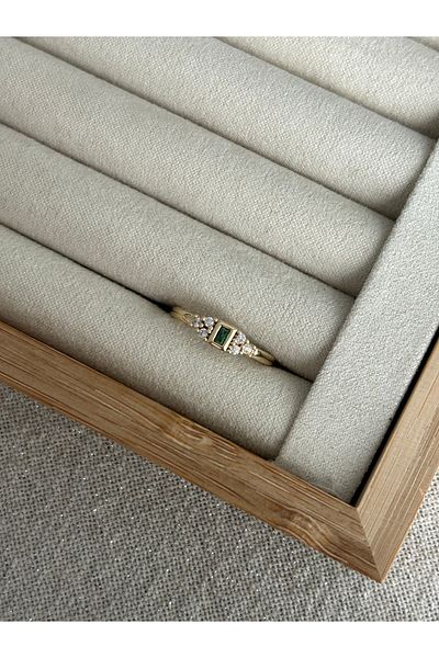 ringbox Three Stone Green Color Gold Ring