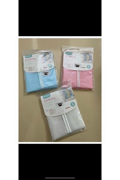 Generic This garment cover protects your clothes from dirt and dust.