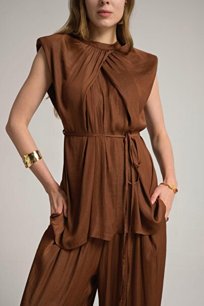 laviess Woman's satin blouse