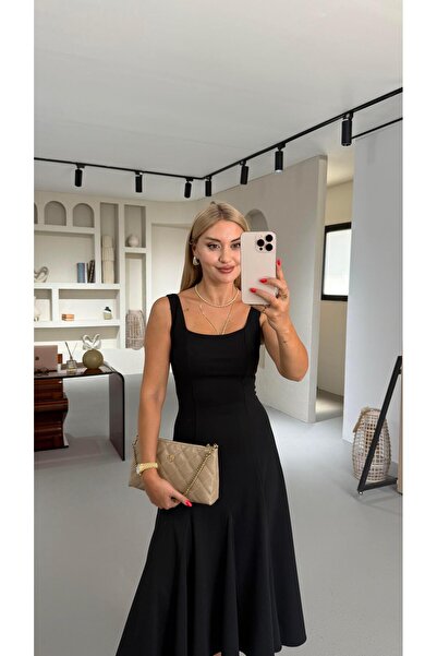 Sezgi Tekin Kare Yaka Godeli Siyah Çan Elbise