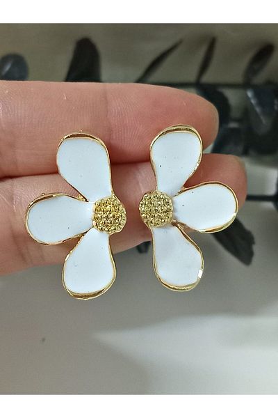 mos&more White Half Flower Lightweight Stylish Women's Earrings