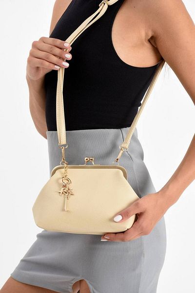 wikidayss Women's Clip Detailed Shoulder Bag