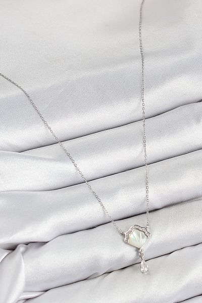 Clariss Brass Zircon Stone Oyster Model Silver Color Women's Necklace