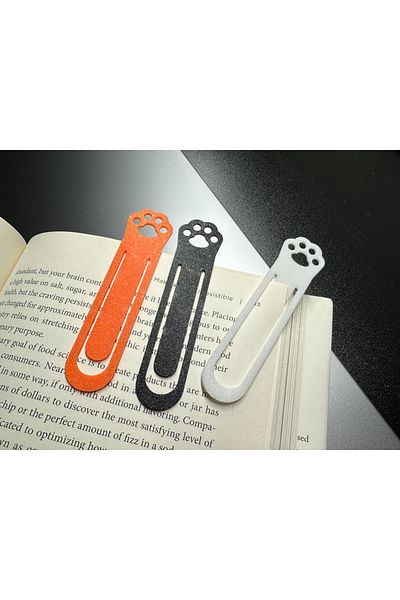 hatish Cute Bookmark with Paw Pattern – Plastic, Lightweight and Durable