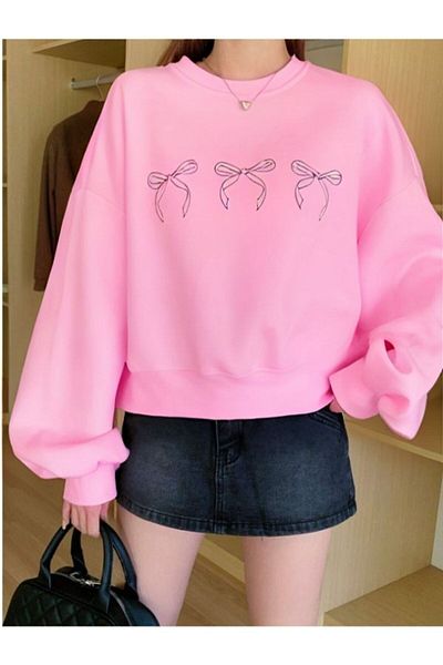 Hunors Sportswear & Company Women's Ribbon Printed Oversize Crew Neck Sweatshirt