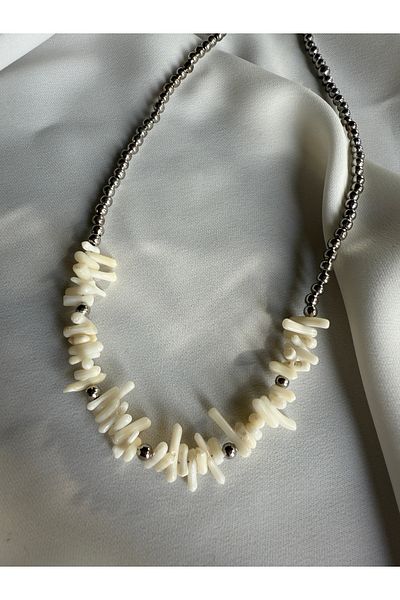 LUSORA ACCESORY White Coral Natural Stone Necklace – Handmade Accessory with Steel Detail