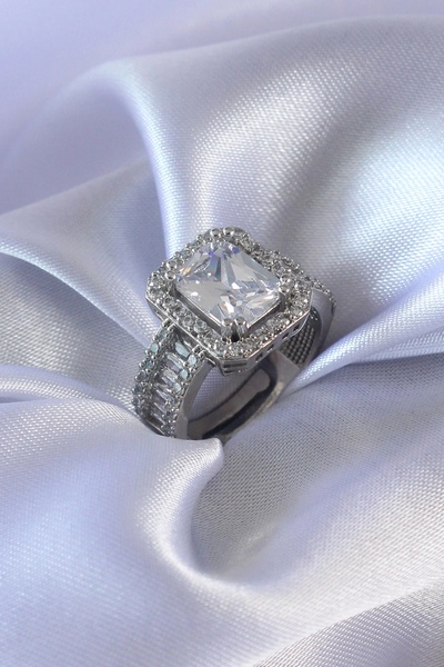 Clariss Silver Color Zircon Stone Women's Ring