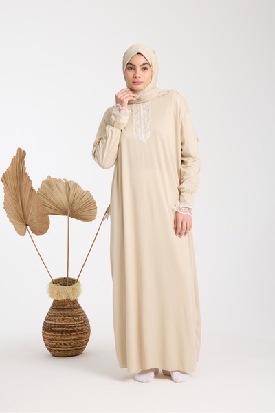 AKPİYYER μπεζ) χρώματος μονοκόμματο γυναικείο φόρεμα προσευχής με δαντέλα