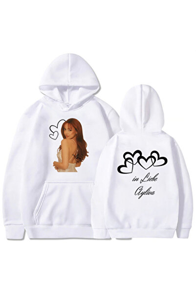 Tarzsokak Ayliva albă este îndrăgostită și fierbinte.