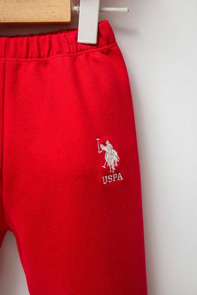 U.S. Polo Assn. طقم U.S. Polo Assn للرضيعات، باللون الأحمر