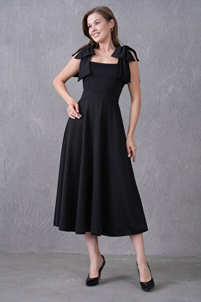 vuvutasarım Siyah Krep Kumaş Kare Yaka Fiyonklu Askı Tasarımlı Midi Kloş Elbise 77127