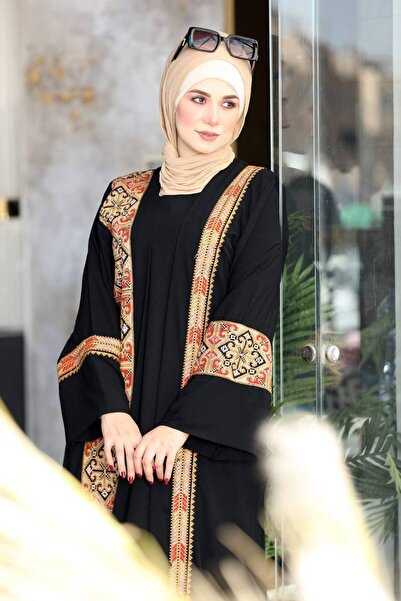 Lyaly aljlabyh جلابية "وردة الصحراء" فستان بتطريز هندسي متقن وألوان دافئة لإط...