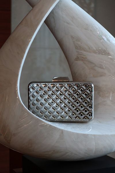 Moom Bag Women's Silver Metal Diamond Patterned Chain Shoulder Bag