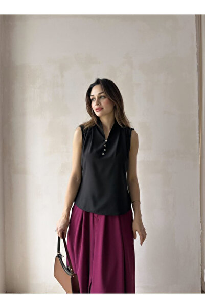 Klex بلوزة نسائية من الساتان بدون أكمام مزينة بأزرار