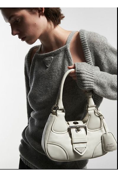 Prada Sport حقيبة صغيرة من الجلد بالكامل مع شعار معدني