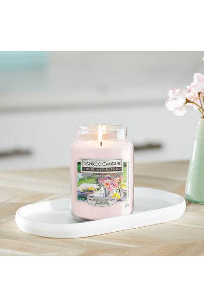 Yankee Candle Lumanare Parfumata Borcan Mare Garden Party, 538gr.