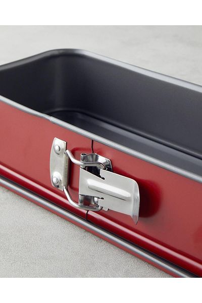 English Home Baker's Choice Carbon Steel Classic Clamp-On Baton Cake Mold Red 30 X 11 X 7 cm (4.08.2025)