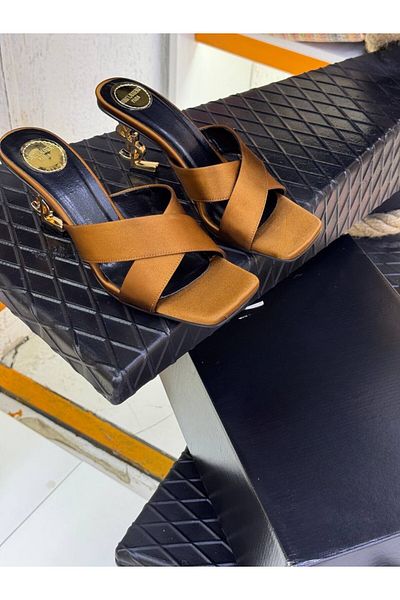 MODA أحذية ذات كعب معدني