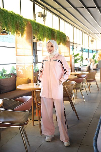 Wovi Women's Hijab Sports Tracksuit Set with Zipper