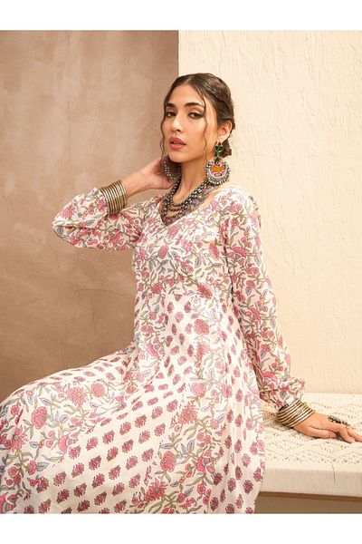 Sassafras By Styli White Floral Sweetheart Neck Anarkali Kurta