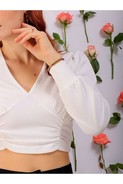 Freehand By Styli Women White Fitted Crop Top with V Neck
