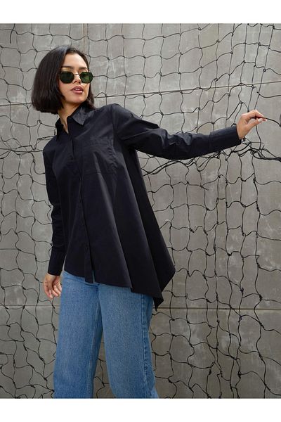 Sassafras By Styli Black Poplin Asymmetric Hem Buttoned Shirt